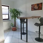 Modernes Near Erfurt, Mit Kaffeevollautomat, Entertainmentpaket, Wlan , Einkaufsmöglichkeiten Und Kostenlosen Parkplatz Für Pkw Und Transporter Apartment Elxleben