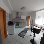 Modernes Near Erfurt, Mit Kaffeevollautomat, Entertainmentpaket, Wlan , Einkaufsmöglichkeiten Und Kostenlosen Parkplatz Für Pkw Und Transporter * Elxleben