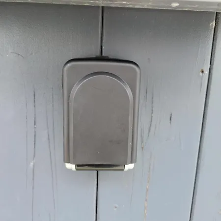 Modernes Near Erfurt, Mit Kaffeevollautomat, Entertainmentpaket, Wlan , Einkaufsmöglichkeiten Und Kostenlosen Parkplatz Für Pkw Und Transporter * Elxleben