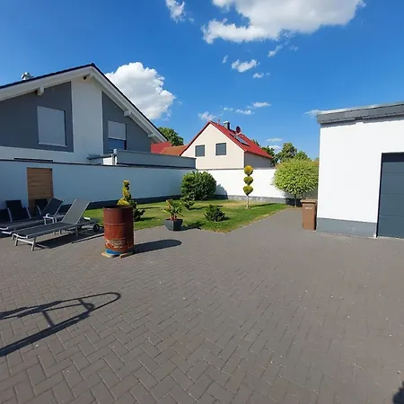 Daire Modernes 5 Km Von Erfurt, Mit Kaffeevollautomat, Tv, Wlan, Boxspringbett, Schlafsofa Und Einkaufsmoeglichkeiten, Sehr Gute Anbindung Zur A71 Und A4, Kostenloser Oeff Parkplatz Fuer Pkw Und Transporter