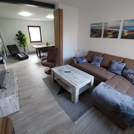 Modernes 5 Km Von Erfurt, Mit Kaffeevollautomat, Tv, Wlan, Boxspringbett, Schlafsofa Und Einkaufsmoeglichkeiten, Sehr Gute Anbindung Zur A71 Und A4, Kostenloser Oeff Parkplatz Fuer Pkw Und Transporter *