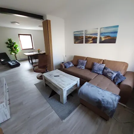 Modernes Near Erfurt, Mit Kaffeevollautomat, Entertainmentpaket, Wlan , Einkaufsmöglichkeiten Und Kostenlosen Parkplatz Für Pkw Und Transporter *