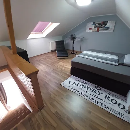 Appartement Modernes 5 Km Von Erfurt, Mit Kaffeevollautomat, Tv, Wlan, Boxspringbett, Schlafsofa Und Einkaufsmoeglichkeiten, Sehr Gute Anbindung Zur A71 Und A4, Kostenloser Oeff Parkplatz Fuer Pkw Und Transporter Elxleben