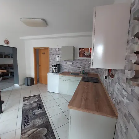 Apartment Modernes Near Erfurt, Mit Kaffeevollautomat, Entertainmentpaket, Wlan , Einkaufsmöglichkeiten Und Kostenlosen Parkplatz Für Pkw Und Transporter Elxleben
