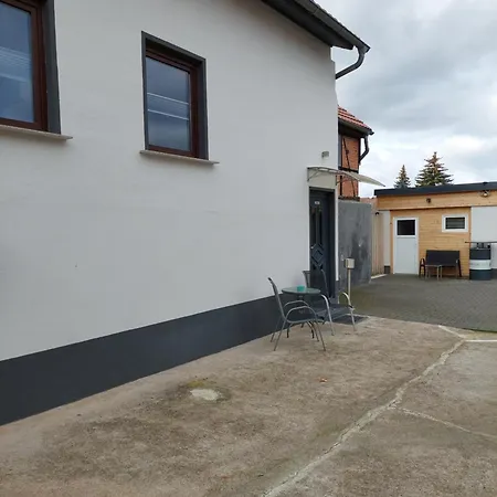 Modernes 5 Km Von Erfurt, Mit Kaffeevollautomat, Tv, Wlan, Boxspringbett, Schlafsofa Und Einkaufsmoeglichkeiten, Sehr Gute Anbindung Zur A71 Und A4, Kostenloser Oeff Parkplatz Fuer Pkw Und Transporter Daire Elxleben