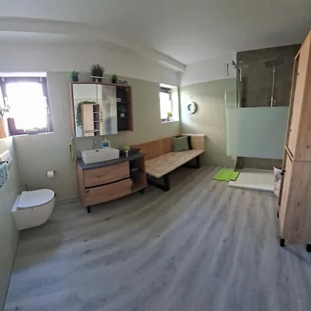 Modernes Appartement Nur 5 Km Von Erfurt, Stilvoll Komfortabel Und Perfekt Angebunden, Kaffeevollautomat, Tv, Wlan, Schlafsofa Und Einkaufsmoeglichkeiten In Der Naehe, Hervorragende Anbindung Zur A4 Und A71, Kostenlose Oeff Parkplaetze Fuer Pkw Und T