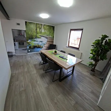 Daire Modernes 5 Km Von Erfurt, Mit Kaffeevollautomat, Tv, Wlan, Boxspringbett, Schlafsofa Und Einkaufsmoeglichkeiten, Sehr Gute Anbindung Zur A71 Und A4, Kostenloser Oeff Parkplatz Fuer Pkw Und Transporter