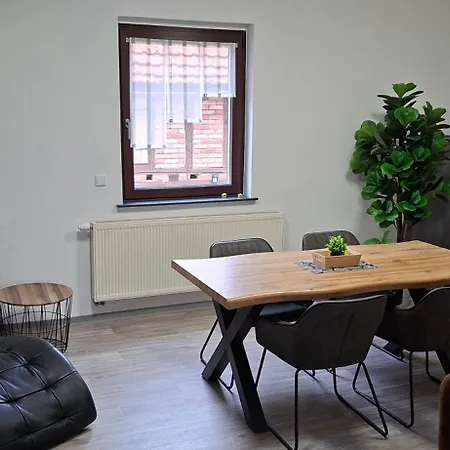 Modernes 5 Km Von Erfurt, Mit Kaffeevollautomat, Tv, Wlan, Boxspringbett, Schlafsofa Und Einkaufsmoeglichkeiten, Sehr Gute Anbindung Zur A71 Und A4, Kostenloser Oeff Parkplatz Fuer Pkw Und Transporter Apartmán