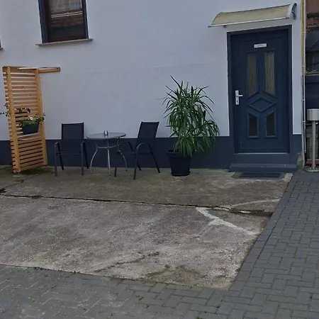 Modernes Near Erfurt, Mit Kaffeevollautomat, Entertainmentpaket, Wlan , Einkaufsmöglichkeiten Und Kostenlosen Parkplatz Für Pkw Und Transporter Apartment Elxleben