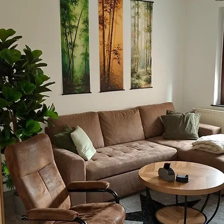 Apartment Modernes 5 Km Von Erfurt, Mit Kaffeevollautomat, Tv, Wlan, Boxspringbett, Schlafsofa Und Einkaufsmöglichkeiten, Sehr Gute Anbindung Zur A71 Und A4, Kostenloser öff Parkplatz Für Pkw Und Transporter