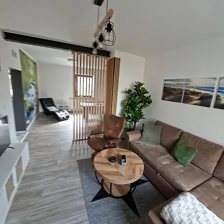 Apartment Modernes 5 Km Von Erfurt, Mit Kaffeevollautomat, Tv, Wlan, Boxspringbett, Schlafsofa Und Einkaufsmöglichkeiten, Sehr Gute Anbindung Zur A71 Und A4, Kostenloser öff Parkplatz Für Pkw Und Transporter