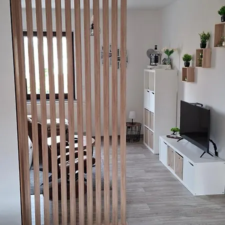 Modernes 5 Km Von Erfurt, Mit Kaffeevollautomat, Tv, Wlan, Boxspringbett, Schlafsofa Und Einkaufsmöglichkeiten, Sehr Gute Anbindung Zur A71 Und A4, Kostenloser öff Parkplatz Für Pkw Und Transporter Apartment Elxleben