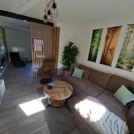 Apartment Modernes 5 Km Von Erfurt, Mit Kaffeevollautomat, Tv, Wlan, Boxspringbett, Schlafsofa Und Einkaufsmöglichkeiten, Sehr Gute Anbindung Zur A71 Und A4, Kostenloser öff Parkplatz Für Pkw Und Transporter Elxleben