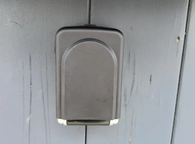 Modernes 5 Km Von Erfurt, Mit Kaffeevollautomat, Tv, Wlan, Boxspringbett, Schlafsofa Und Einkaufsmoeglichkeiten, Sehr Gute Anbindung Zur A71 Und A4, Kostenloser Oeff Parkplatz Fuer Pkw Und Transporter * Elxleben