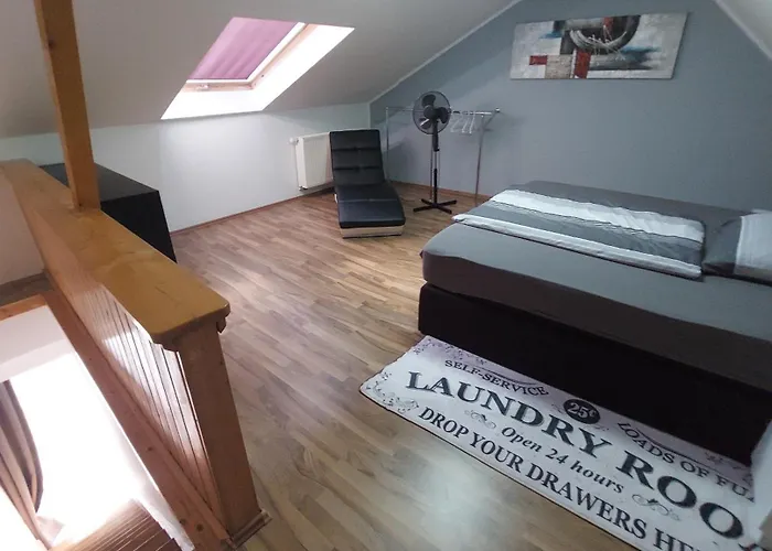 Apartmán Modernes 5 Km Von Erfurt, Mit Kaffeevollautomat, Tv, Wlan, Boxspringbett, Schlafsofa Und Einkaufsmoeglichkeiten, Sehr Gute Anbindung Zur A71 Und A4, Kostenloser Oeff Parkplatz Fuer Pkw Und Transporter Elxleben