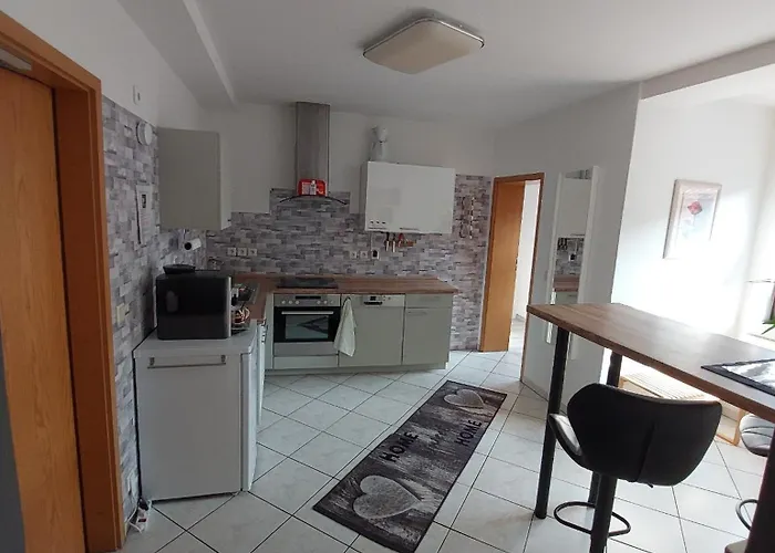 Modernes 5 Km Von Erfurt, Mit Kaffeevollautomat, Tv, Wlan, Boxspringbett, Schlafsofa Und Einkaufsmoeglichkeiten, Sehr Gute Anbindung Zur A71 Und A4, Kostenloser Oeff Parkplatz Fuer Pkw Und Transporter * Elxleben