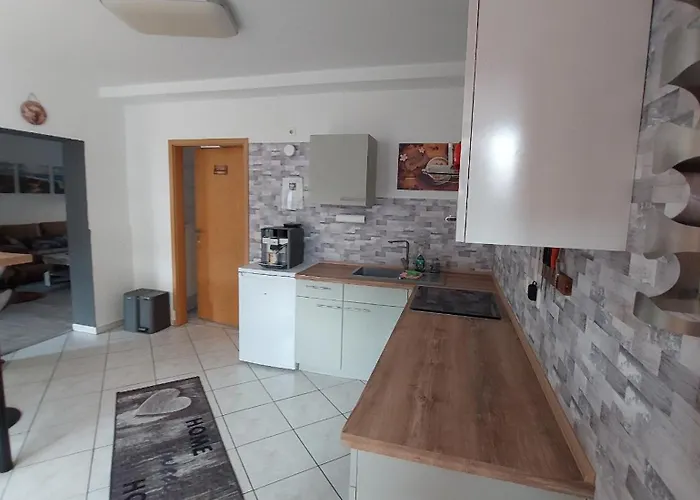 Daire Modernes 5 Km Von Erfurt, Mit Kaffeevollautomat, Tv, Wlan, Boxspringbett, Schlafsofa Und Einkaufsmoeglichkeiten, Sehr Gute Anbindung Zur A71 Und A4, Kostenloser Oeff Parkplatz Fuer Pkw Und Transporter Elxleben