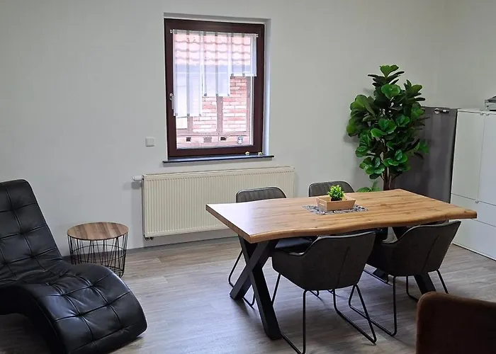 Modernes 5 Km Von Erfurt, Mit Kaffeevollautomat, Tv, Wlan, Boxspringbett, Schlafsofa Und Einkaufsmoeglichkeiten, Sehr Gute Anbindung Zur A71 Und A4, Kostenloser Oeff Parkplatz Fuer Pkw Und Transporter Apartmán